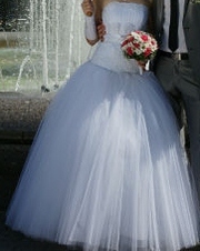Продам шикарное свадебное платье, белого цвета