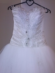 Свадебное платье со стразами